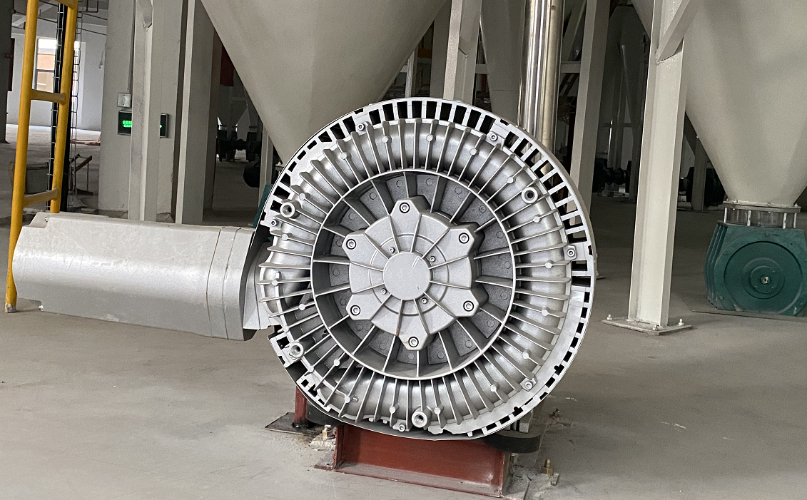 Dereike side channel blower